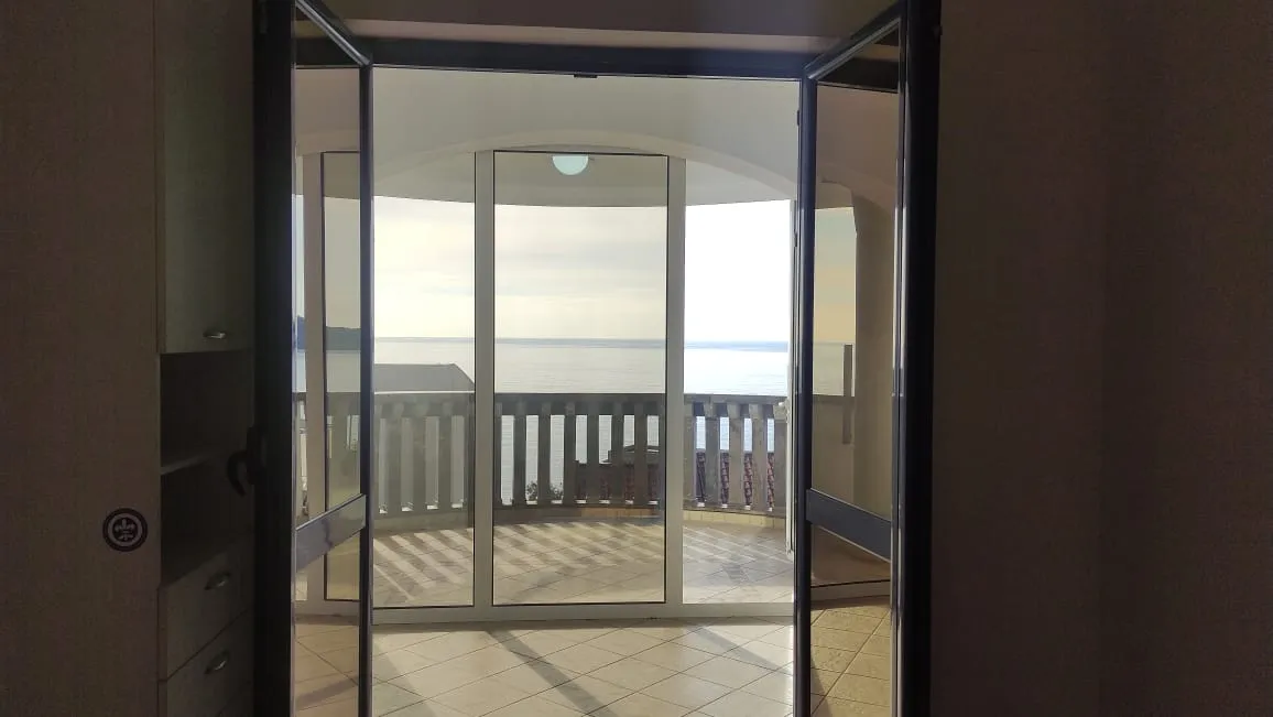 One bedroom apartment with panoramic sea view in Pržno